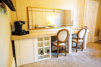 Manor Master Suite