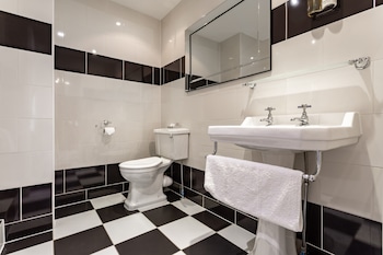 Heritage Manor Suite