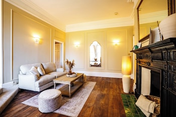 Manor Master Suite