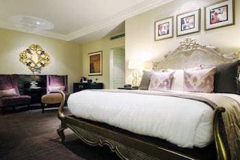 Feature Room