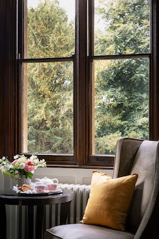Feature Room