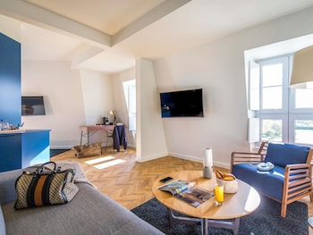 Suite, 1 King Bed with Sofa bed