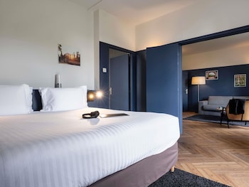 Junior Suite, 1 King Bed with Sofa bed