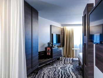 Executive Room, 1 Queen Bed with Sofa bed (Paris View)