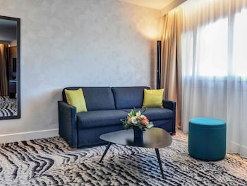 Executive Room, 1 Queen Bed with Sofa bed (Paris View)