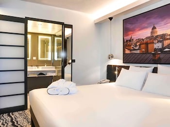 Suite, 1 King Bed with Sofa bed (Paris View)
