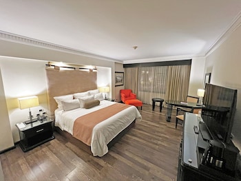 Deluxe One King Size Bed