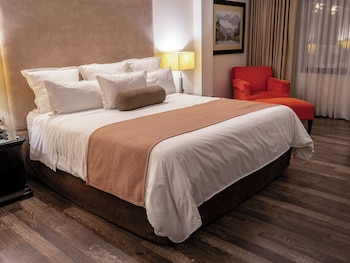 Deluxe One King Size Bed