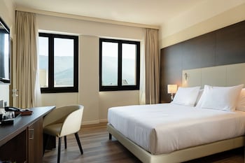Superior Room, 1 King Bed