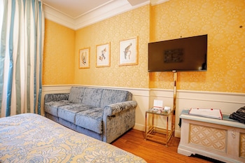 Junior Triple Room, 1 Double Bed with Sofa bed