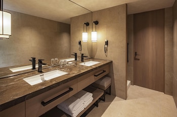 Club Room, 1 King Bed with Sofa bed (Premier)
