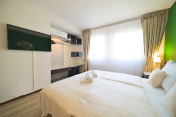 Standard Room, 1 King Bed