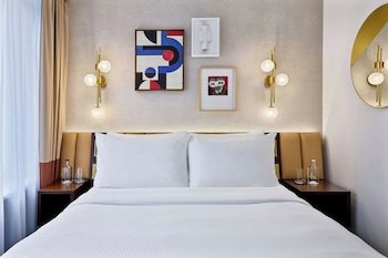 Deluxe Room, 1 King Bed