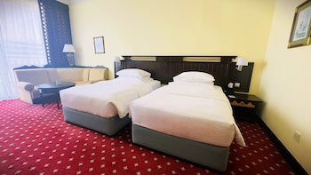Deluxe Room, 2 Twin Beds complimentary shuttle to DXB Airport Terminal 1 & 3