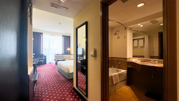 Deluxe Room, 1 King Bed complimentary shuttle to DXB Airport Terminal 1 & 3
