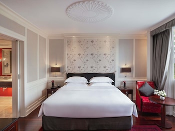Opera Wing, Prestige Suite with Club Privileges and Benefits, King Bed