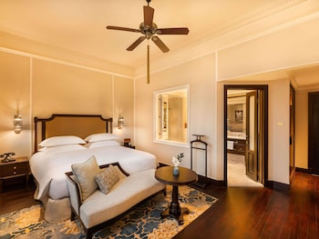 Heritage Wing, Grand Luxury Room with Metropole Privileges and Benefits, King Bed