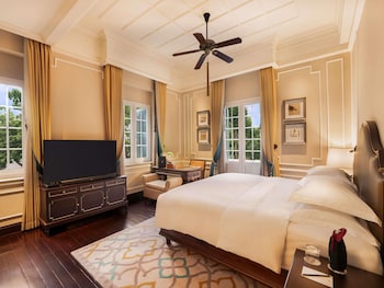 Heritage wing, Graham Greene Suite with Metropole Privileges and Benefits, King Bed