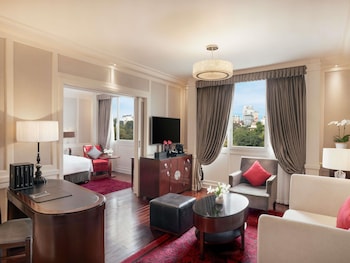 Opera Wing, Prestige Suite with Club Privileges and Benefits, King Bed