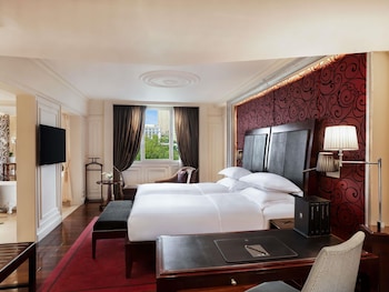 Opera Wing, Grand Premium Room with Club Privileges and Benefits, Twin Beds
