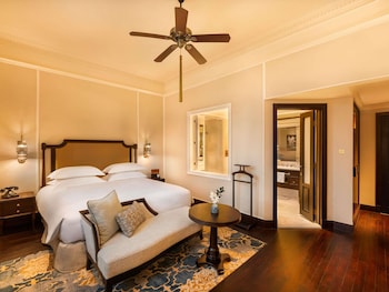Heritage Wing, Grand Luxury Room with Metropole Privileges and Benefits, King Bed