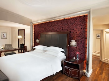 Opera wing, Grand Premium room with Club privileges and benefits, King bed
