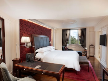 Opera wing, Grand Premium room with Club privileges and benefits, King bed