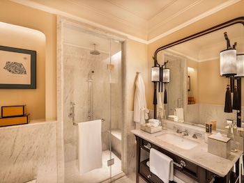 Heritage wing, Luxury room, Twin beds