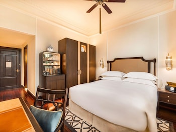 Heritage wing, Luxury room, Queen bed