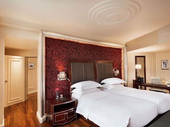 Opera Wing, Grand Premium Room with Club Privileges and Benefits, Twin Beds