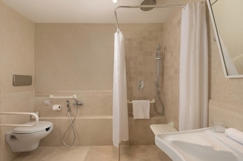 Deluxe Room, 1 King Bed, Garden View