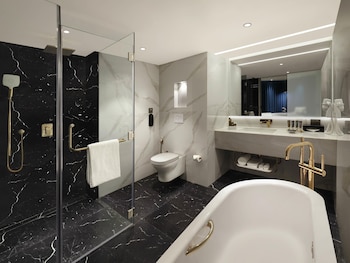 Executive Suite, City View, 1 King Bed, Club Lounge Access