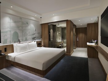 Premiere Room, 1 King Bed, City View, Higher Floor, Club Lounge Access