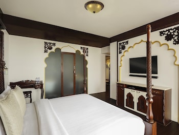 Royal Suite Room, 1 King Bed, Ocean View, Higher Floor, Club Lounge Access
