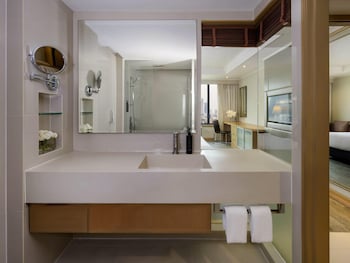Deluxe Room, 1 King Bed