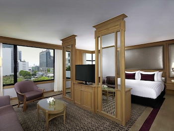 Corner Suite, 1 King Bed (Executive Lounge Access)