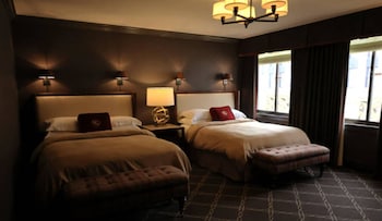 Deluxe Room, 2 Queen Beds, City View (Deluxe Double Queen)