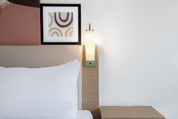 Room, 1 Queen Bed, Accessible (Roll-In Shower)
