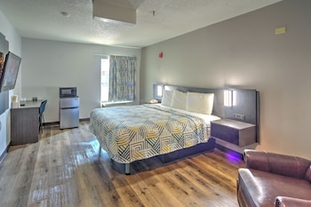 Standard Room, 1 King Bed, Accessible, Non Smoking