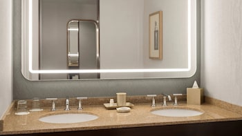 Room, 2 Queen Beds, Accessible, Bathtub