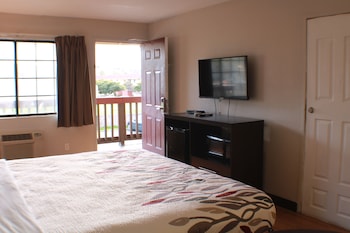 Deluxe Room, 1 Queen Bed (Smoke Free)