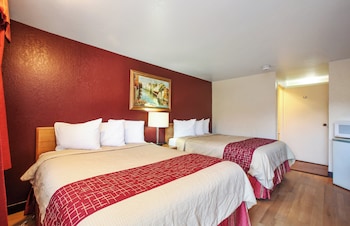 Deluxe Room, 2 Queen Beds (Smoke Free)
