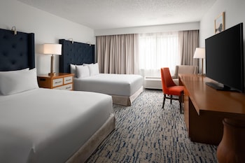 Room, 2 Queen Beds, Accessible (Transfer Shower)