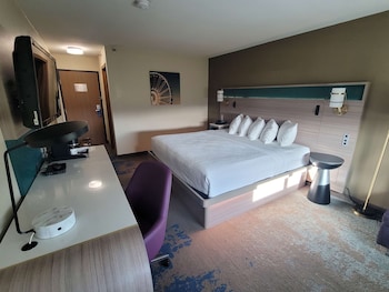 Standard Room, 1 Queen Bed, Accessible, Bathtub