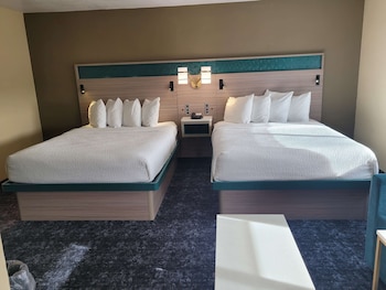 Standard Room, 2 Queen Beds, Non Smoking, Refrigerator & Microwave (Larger Room;with Sofabed)