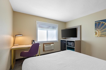 Standard Room, 1 Queen Bed, Accessible, Bathtub