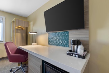 Standard Room, 1 King Bed, Non Smoking, Refrigerator & Microwave