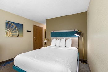 Standard Room, 1 Queen Bed, Accessible, Bathtub