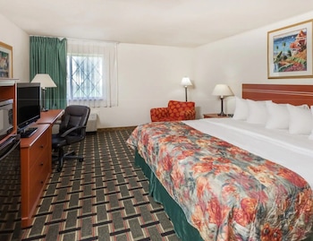 Standard Room, 1 King Bed, Non Smoking