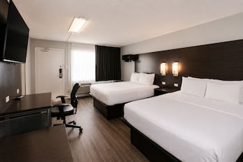 2 Queen Beds w/ Kitchenette Non-Smoking